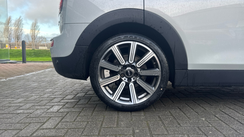 MINI Clubman 1.5 Cooper Exclusive 6dr Auto [Comfort/Nav+ Pack] Petrol Estate